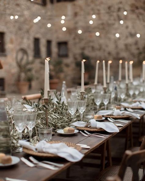 Parade Wedding on Instagram: “Late summer vibes from Tuscany⁠ 🤎 ⁠ Olive branches, candlelight and romantic string lights for an intimate wedding dinner⁠ 🌿 ⁠ Coordination…” Branches Wedding Decor, Intimate Wedding Dinner, Corfu Wedding, Wedding Table Layouts, Olive Branch Wedding, Olive Wedding, Late Summer Weddings, Marriage Decoration, String Lights Wedding