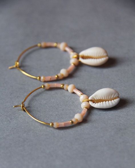 Cowrie Shell Jewelry, Seashell Jewelry, Handmade Jewelry Tutorials, Earrings Inspiration, Homemade Jewelry, Handmade Wire Jewelry, African Jewelry, Shell Jewelry, Diy Schmuck