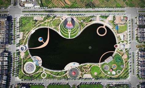 Astronomy Park is a public park project in Hanoi. The project is located in a new development area in the West of the city and is Vietnam’s first astronomy park. Construction project surrounds Bach Hop Thuy lake, an abandoned detention basin of Duong Noi urban area. This project is a boost to the real estate while also significantly improving the quality of life and public space in the new district of Hanoi. Lake Landscape Design, Public Park Design, Art Deco Landscape, Landscape Architecture Park, Landscape Architecture Graphics, Park Project, Science Park, Cars Bmw, Architecture Design Drawing