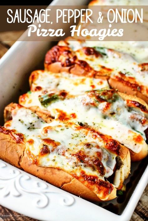 Sausage, Pepper & Onion Pizza Hoagies are an easy and delicious 30 minute meal! Amazing Sandwiches, Hoagie Sandwiches, Italian Sausage Sandwich, Brew Master, Onion Pizza, Appetizer Party, Best Sandwich Recipes, Pizza Roll, Sausage Sandwiches