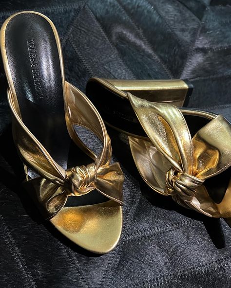 Our Gold Mules Womens are the most comfortable mules on the market. They come in many different colors and designs. If you want to buy it then visit Shedean Jewelz Gold Mules Outfit, Mule Outfit, Gold Mules, Bags Logo, Satin Silk, Gold Leather, Silk Satin, Mule, Bag Making