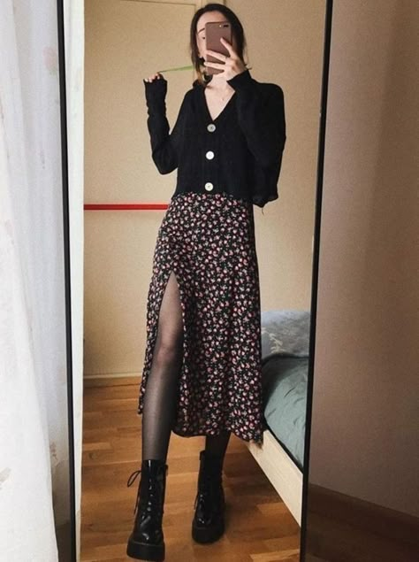 Skirt Styling, Tweed Pants, Tights Fashion, Mode Boho, Mode Casual, Mode Inspo, Outfit Inspo Fall, 가을 패션, Autumn Outfit