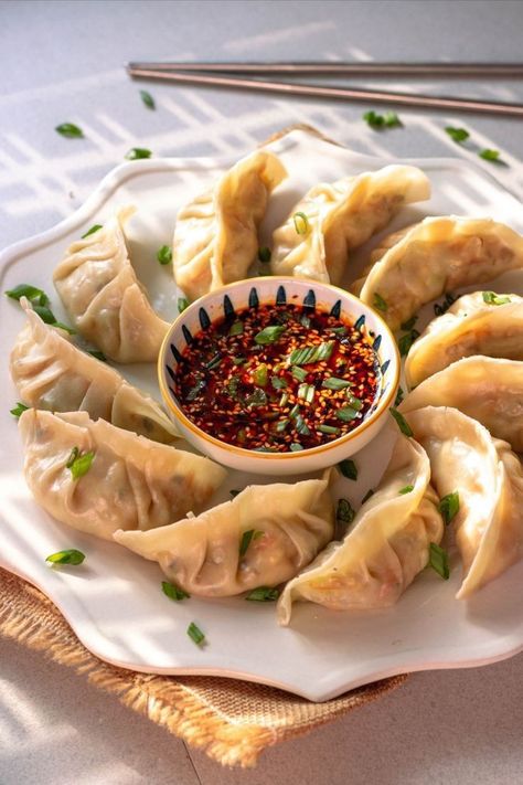 Dumpling Aesthetic, Dimsum Aesthetic, Dumplings Photography, Dumplings Aesthetic, Momo Food, Momos Recipe, Vegetable Dumplings, I Want Food, Steamed Dumplings