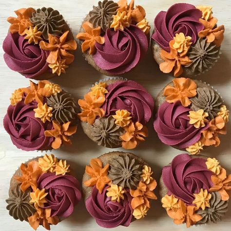 Halloween Cupcakes Wedding, Easy Fall Themed Cupcakes, Fall Jumbo Cupcakes, Viennese Table Desserts Party Ideas, Fall Wedding Shower Cupcakes, Fall Themed Bridal Shower Cake, Boho Frosting Colors, Fall Floral Cupcakes Decoration, Wedding Fall Cupcakes