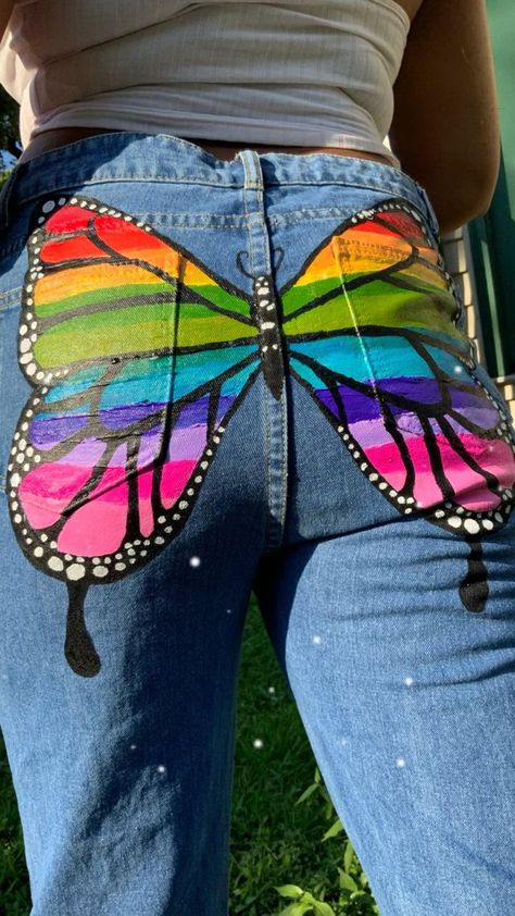 Distressed Jeans Diy, Painted Jeans Diy, Diy Distressed Jeans, Summer Birthday Outfits, Butterfly Jeans, Painted Clothes Diy, 2000s Fashion Trends, Diy Jeans, Cute Clothing