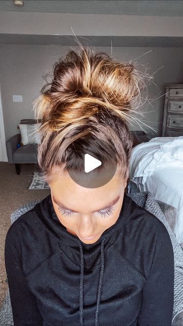 Quick And Easy Hair Updos For Work, Day Drinking Hairstyles, Country Updo Hairstyles, Hairstyle For Dirty Hair Easy, Easy Messy Hairstyles For Long Hair, Easy Quick Updos For Medium Hair, Dirty Hair Day Styles, Messy Bun Thick Hair Tutorial, Dirty Hair Updo Easy