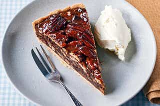 James Martin's American Adventure: bourbon pecan tart recipe | Homes and Property | Evening Standard Pecan Tart Recipe, Pecan Tarts Recipe, Pecan Recipe, Dinner Party Dessert, Pecan Tart, James Martin Recipes, Bourbon Pecan Pie, Pecan Tarts, Dinner Party Desserts