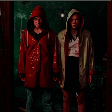 Eleven Halloween Costume, Max And Eleven, Eleven Max, El Stranger Things, Costume Guide, Max Mayfield, Cubby Houses, Stranger Things 3, Diy Halloween Costume