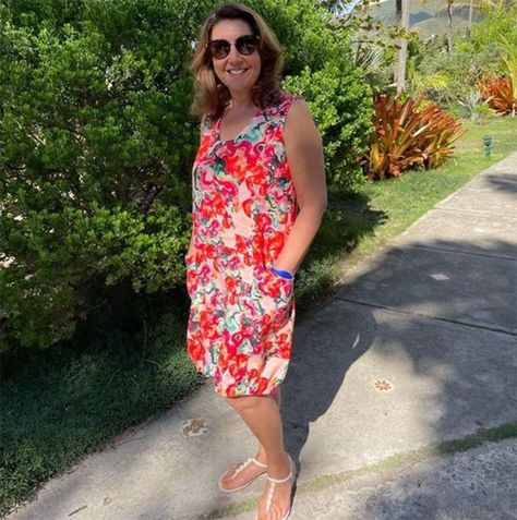 Loose Women's Jane McDonald is simply stunning in floral dress you need to see | HELLO! Selfie At Home, Jane Mcdonald, Long Brunette Hair, Long Brunette, Woman Personality, Stunning Dresses, The Photo, Her Style, Beautiful Outfits