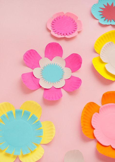 Painted Paper Plate Flowers ⋆ Handmade Charlotte Paper Plate Flowers, Tissue Paper Flowers Diy, Plate Flowers, Handmade Charlotte, Paper Flower Wall Decor, Wall Hanging Crafts, Paper Plate Crafts, Paper Flowers Craft, Plate Crafts