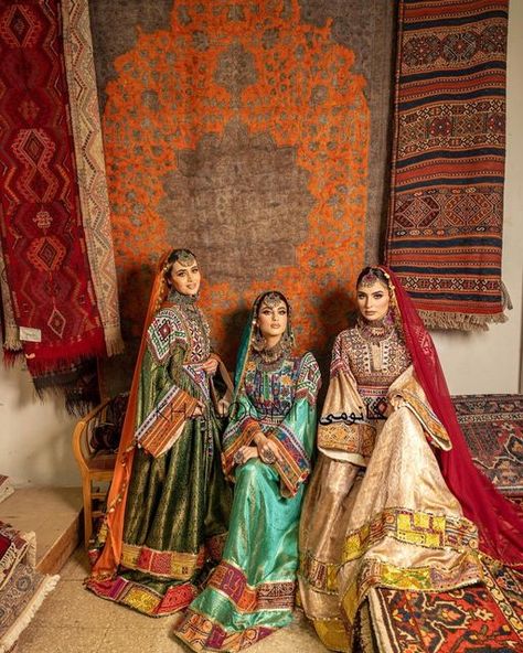 Afgan Aesthetic, Khanoomi Dress, Persian Traditional Dress, Pashtun Aesthetic, Afghanistan Clothes, Persian Dress, Afghan Wedding Dress, Culture Clothes, Afghanistan Photography