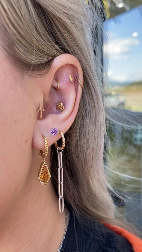 Flat And Helix Piercing, Flat Ear Piercing, Triple Lobe, Piercings Gold, Piercings Ear Conch, Piercing Flat, Bench Jeweler, Flat Piercing, Types Of Ear Piercings