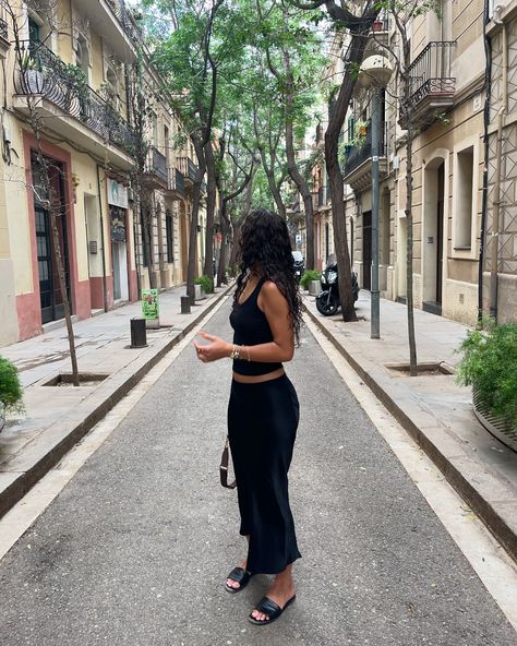 In the Barcelona heat ❤️‍🔥 Tank Top Skirt Outfits, Black Skirt Black Top Outfit, Black Satin Skirt Outfit Party, Black Satin Skirt Outfit Summer, Black Silk Skirt Outfit, Satin Skirt Outfit Summer, Black Satin Skirt Outfit, Silk Skirt Outfit, Black Top Outfit