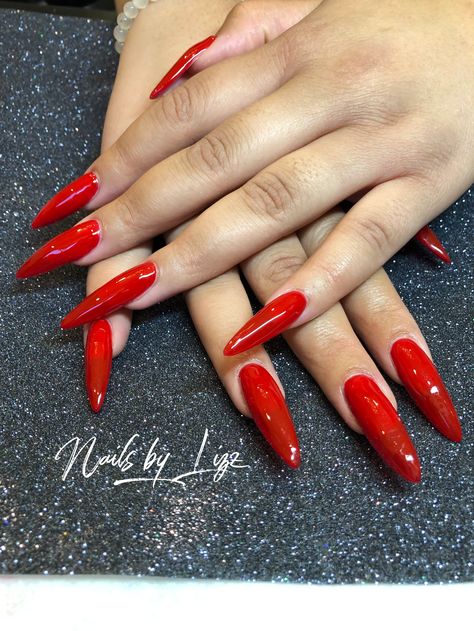 Extra long, sharp almond nails Long Red Almond Nails, Red Bottom Nails, Red Almond Nails, Almond Nails Red, Almond Nails Designs Summer, Fall Almond Nails, Magenta Nails, Red Almond, Black Almond Nails