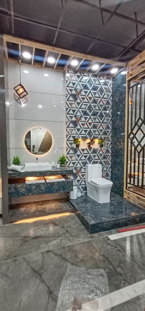 Luxury Bathroom Master Baths, Showroom Decor, Ceramic Store, Showroom Interior Design, Tile Showroom, Bathroom Design Decor, Toilet Design, Elegant Home Decor, Bathroom Remodel Master