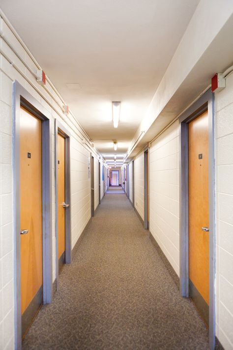 An example of a traditional dormitory (iStock) Dormitory Room Design, Dormitory Building, Building Hallway, Room Ideas Small Spaces, Dorm Building, Boarding School Dorm, Student Hostel, Dorm Room Layouts, Dormitory Room