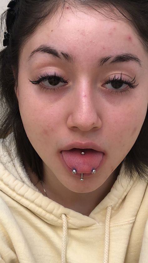 Snake Eyes And Tongue Piercing, Pericing Ideas Tongue, Vertical Tongue Piercing, Fang Peircings, Snake Eye And Regular Tongue Piercing, Snake Eyes Tongue Piercing Jewelry, Frog Eye Piercing Tongue, Snake Eyes Tongue Piercing, Snake Eyes Piercing