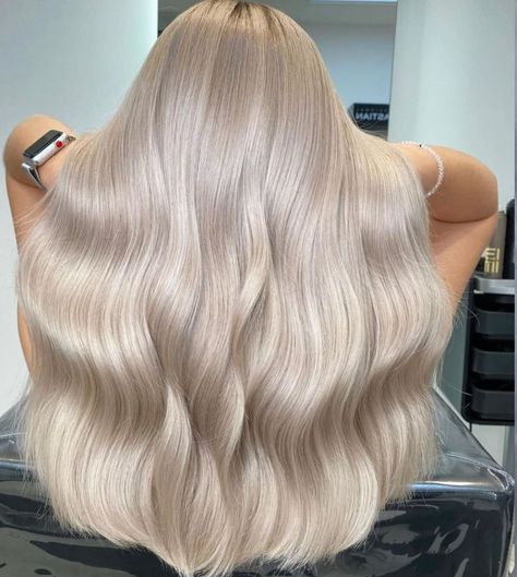 Light Pearl Blonde Hair, Clean Blonde Hair, Bright Ashy Blonde Hair, Light Ashy Blonde Hair, Pearl Blonde Highlights, Milky Blonde Hair, Black Roots Blonde Hair, Light Ash Blonde Hair Color, Pearl Blonde Hair