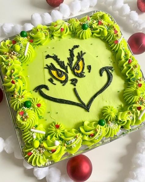 Grinch Cake Decorations, Grinch Sheet Cake Ideas, Christmas Cake Grinch, Grinch Birthday Cake Girl, Grinch Sheet Cake, Grinch Cakes Ideas, Grinch Cookie Cake, Grinch Cheesecake, The Grinch Cake Birthday