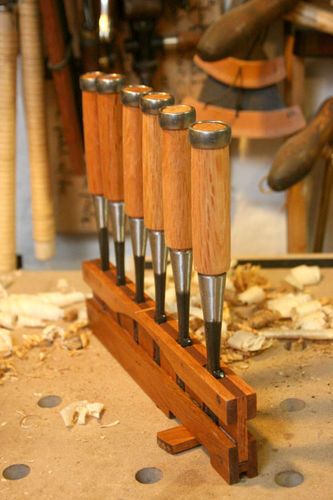 Chisel Rack, Japanese Woodworking Projects, Japanese Chisels, Tool Storage Cabinets, Woodworking Tools Storage, Woodworking Shop Plans, Woodworking Storage, Japanese Woodworking, Chisel Set