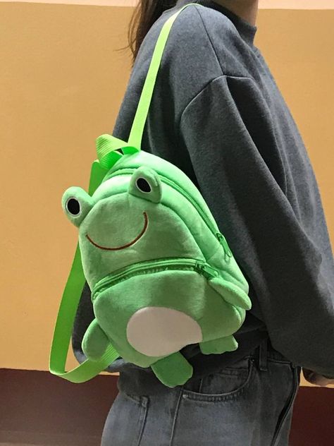 Froggy Clothes, Frog Things, Frog Backpack, Frog House, Backpack Art, Frog Decor, Unique Backpacks, Cute Backpacks, Cute Frogs