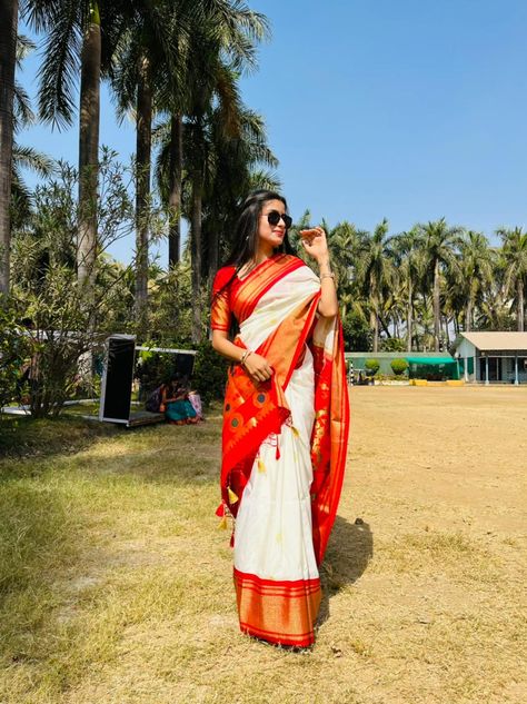 Buy a beautiful White Saree with a amazing red border . India culture speaks with Indian style saree. White Saree Red Border, White Saree With Red Border, White And Red Saree, Red And White Saree, Ruffle Blouse Designs, Pink Saree Blouse, Indian Bride Poses, Saree Poses, Bride Poses