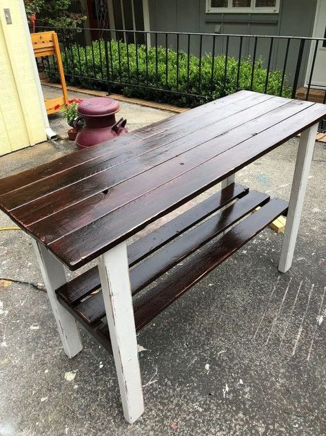 I recently started building simple, rustic farmhouse-style tables and wanted to build a sofa table. I had a design in mind - so I went to Home Depot for my wood. #diy #rustic #farmhosue #table #diyhomedecor Farmhouse Sofa Table, Farmhouse Sofa, Built In Sofa, Farmhouse Style Table, Diy Nightstand, Diy Entryway, Diy Couch, Diy Headboard, Diy Sofa