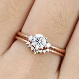 Pear Moissanite Engagement Ring, Pretty Engagement Rings, Moissanite Engagement Ring Set, Split Shank Engagement Rings, Cute Engagement Rings, Future Engagement Rings, Vintage Rose Gold, Dream Engagement, Dream Engagement Rings