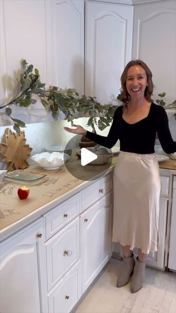 Shannon Doherty on Instagram: "THANKSGIVING BUFFET STATION!!!🦃 Save & Share this amazing idea! THIS IS ONE OF MY MOST POPULAR IDEAS EVER!! ( Over 20 million views and counting!) 

LIKE + COMMENT - “station” - I will send you a list of all the fun sayings. I write on my station plus a link to the craft paper and some fun Thanksgiving platters so you can set up the station for your family this year!! Make sure you’re following me to get the link!!!

So excited to see everyone’s buffet stations this year and I hope your family loves this idea as much as we do!! SAVE that for all your holidays, especially Thanksgiving!!! Love you guys! #thanksgiving #thanksgivingdinner #thanksgivingdecor #holidaydecor #decorhack #decorhacks #holidaydecorating #tipsandtricks #momsofinstagram" Craft Paper Buffet Table, Kitchen Island Thanksgiving Buffet, Thanksgiving Hacks Tips, Setting Up A Buffet Table At Home, Kitchen Island Buffet Set Up, Thanksgiving Plate Setting Ideas, Thanksgiving Island Buffet, Thanksgiving Buffet Setup On Kitchen Island, Setting A Thanksgiving Table