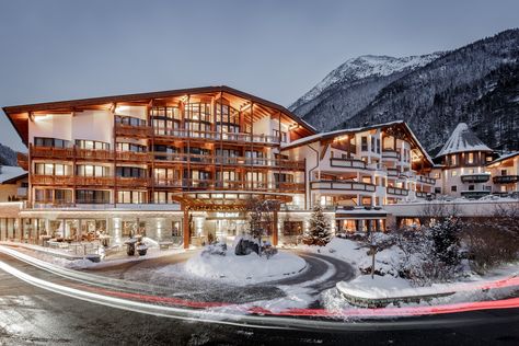 Experience a wonderful holiday in our 5-star hotel in Sölden in Austria. Our hotel in Tyrol invites you to feel comfortable. ▶ Click! In Spectre, Ski Hotel, Mountain Hotel, Austrian Alps, Luxury Ski, Ski Holidays, Luxury Boutique Hotel, Luxury Accommodation, Mountain Resort