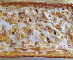 Danish Recipe From Scratch, Apple Bar Recipes, Apple Danish, Apple Square, Cheese Danish Recipe, Apple Pastry, Pie Bar Recipes, Apple Pie Bars, Apple Bars