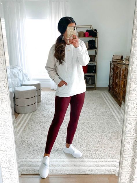 Coloured Leggings Outfit, Burgundy Leggings Outfit, Purple Leggings Outfit, Maroon Leggings Outfit, Red Leggings Outfit, Long Flight Outfit, Cute Running Outfit, Outfits Leggins, Leggings Outfit Casual