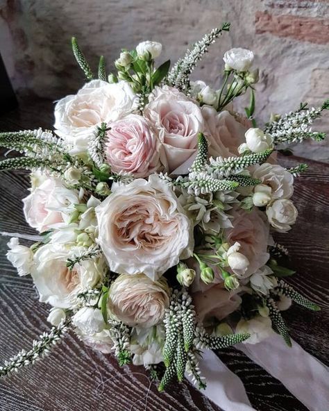 50+ Prettiest Spring Wedding Color Inspirations You Must See--rustic blush pink wedding bouquets, spring country wedding flower ideas Romantic Wedding Bouquet, Country Wedding Flowers, Spring Wedding Bouquets, Wedding Bouquets Pink, Spring Wedding Colors, Decoration Plante, Diy Wedding Bouquet, Blush Pink Weddings, Diy Wedding Flowers