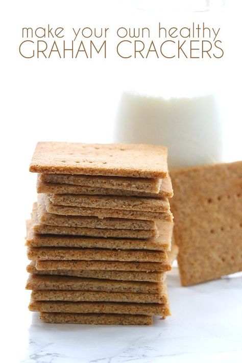 Homemade Graham Crackers - Gluten-Free and Sugar-Free - All Day I Dream About Food Healthy Graham Crackers, Low Carb Crackers Recipes, Keto Brood, Graham Cracker Recipes, Low Carb Crackers, Biscuits Graham, Homemade Graham Crackers, Random Recipes, Thm Desserts