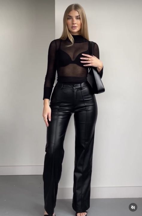 Jazz Bar Aesthetic, Winter Going Out Outfit Night, Winter Going Out Outfit Night Bar, Winter Going Out Outfit, Houseparty Outfits, Leather Pants Outfit Night, Outfits Guide, Night Out Outfit Clubwear, Lederhosen Outfit