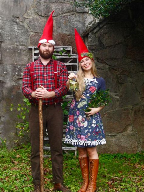 DIY Garden Gnome Halloween Costume Diy Gnome Costume, Garden Gnome Halloween Costume, Garden Gnomes Diy, Garden Gnomes Costume, Diy Fantasia, Menu Halloween, Gnome Costume, Meme Costume, Gnome Halloween