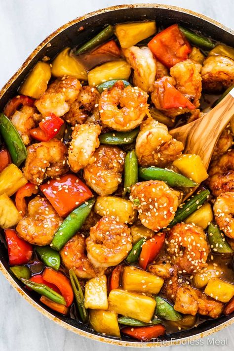 Pineapple Stir Fry, Prawn Stir Fry, Stir Fry Shrimp Recipes, Pineapple Shrimp, Shrimp Stir Fry, Pork Stir Fry, Takeout Food, Prawn Recipes, Pineapple Recipes