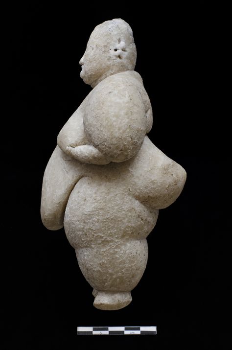 figurine from Neolithic site of Çatalhöyük, Turkey circa 5500-8000 bce Neolithic Art, Goddess Sculpture, Ancient Goddesses, Sculptures Céramiques, Prehistoric Art, Ancient Sculpture, Goddess Statue, Ancient Origins, Mother Goddess