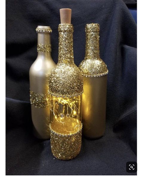 Bottle Decoupage, Christmas Bottles, Mafia Party, Glitter Wine Bottles, Gold Bottle, Wine Bottle Centerpieces, Mommy Birthday, Bottle Centerpieces, Gold Bottles