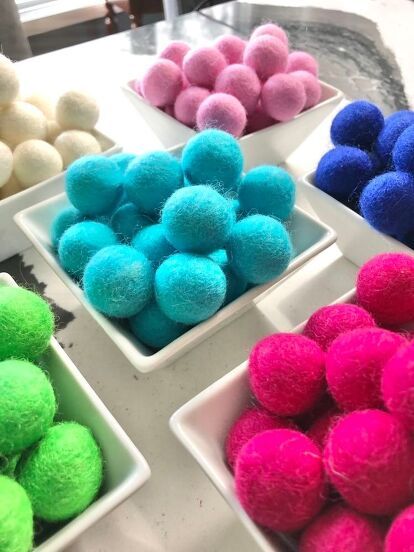 Felt Balls Ideas, How To Make Felt Balls, Wool Ball Crafts, Wool Roving Projects, Felted Wool Trivet Diy, Wool Ball Trivet Diy, Felt Ball Trivet Diy, Felt Ball Trivet, How To Make Felted Wool Balls