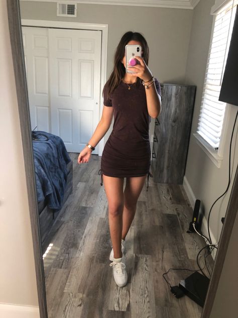 Petite Brunette Girl is posing in a mirror selfie and wearing a deep red/purple ruched t-shirt dress and white Nike Air Max sneakers. The dress has bows looped on the sides. Rouched Dress Bodycon, Shirt Dress Fall, Tshirt Dress Outfit, Rouched Dress, Shirt Dress Outfit, Dress Tight, Fall Dress Outfit, Tee Shirt Dress, Outfit Inspo Fall