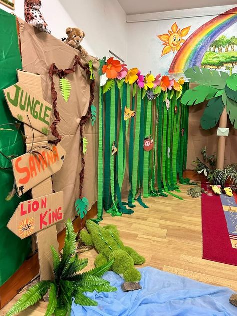 Rainforest Decorations Classroom Decor, Brazil Classroom Decoration, Jungle Library Theme, Jungle Parade Float, Jungle Preschool Theme, Nature Projects For Kids, Jungle Hallway, Rainforest Decorations, Jungle Classroom Theme