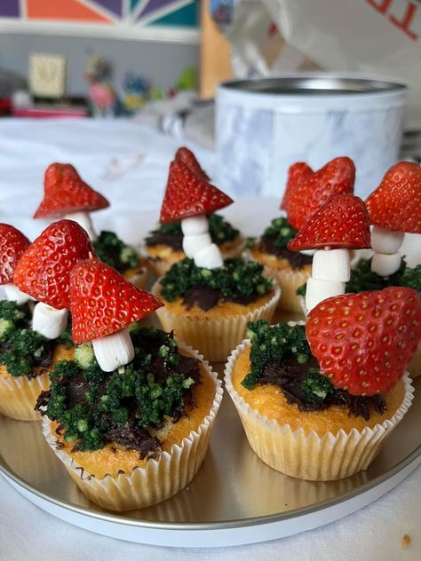 Fairy Witch Cottagecore, Brown Frosting, Cottagecore Cake, Fairy Party Food, Mushroom Cupcakes, Witch Cottagecore, Fairy Cupcakes, Fairy Witch, Cottagecore Vibes