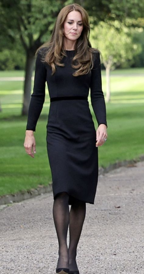 Mariana, Kate Middleton Style Outfits, Princess Kate Style, Duchesse Kate, Looks Kate Middleton, Estilo Kate Middleton, Funeral Outfit, Kate Middleton Dress, Princesa Kate Middleton