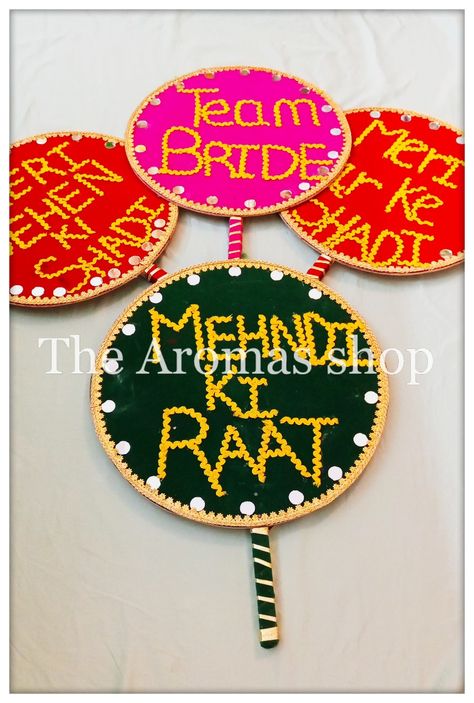 Mehndi Props Ideas For Bride, Haldi Props Ideas For Bride, Mehndi Decor Diy, Haldi Props Ideas, Simple Home Wedding Decor, Shadi Props, Haldi Cake Design, Mehndi Props Ideas, Dholki Props