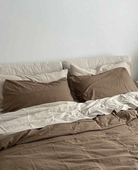 Beige Bed Sheets Aesthetic, Beige Brown Bedding, Beige Sheets Bedroom, Brown Bedding Aesthetic, Brown And White Bedroom, Brown Bedding, Small Studio Apartment Design, Beige Duvet, Indian Bedroom Decor