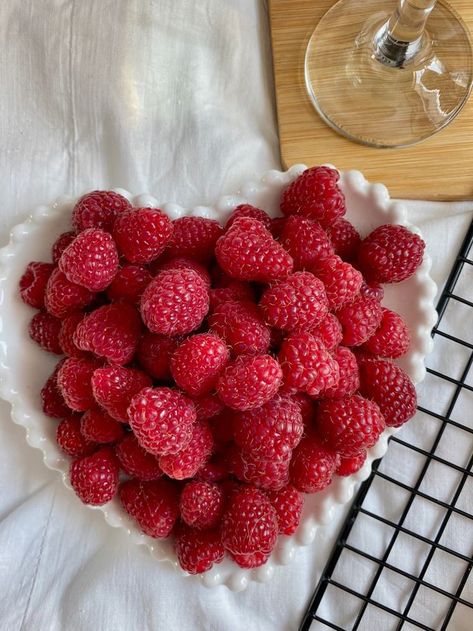 Strawberry Shortcake Characters, Fruit Photography, Delicacy Food, Red Fruit, Fruit And Veg, Food Obsession, Clean Girl, Strawberry Shortcake, I Love Food