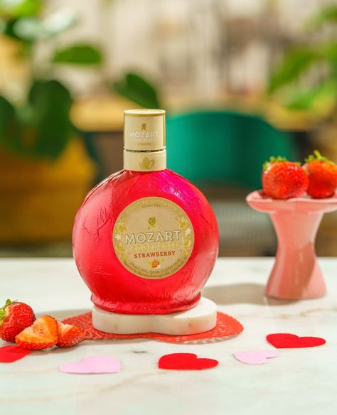 We love @mozartchocolateusa and you would too! 💖 Shop the entire Mozart Chocolate Liqueur Collection at @reservebarspirts sparkle ✨ 📸 : @beautifulbooze #MozartChocolateLiqueur #CelebrateWithMozart #MozartMoment #MozartChocolate #MozartStrawberry #Cheers Mozart Liqueur, Wine Chateau, Toddler Smoothies, Holiday Bar, Candy Cocktails, Best Alcohol, Chocolate Liqueur, London Dry Gin, Cocktail Kits