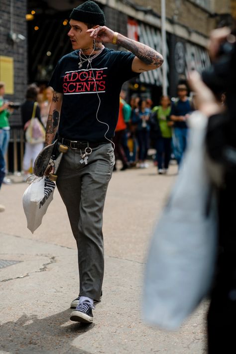 Best street style from London Fashion Week Men's SS20 | British GQ | British GQ Men’s Skater Fashion Style, Dickies Outfits Men Street, Mens Style Inspiration, Dickies Outfits Men, Street Fashion London, London Fashion Week Mens, Masculine Fashion, London Fashion Week Street Style, Streetwear Essentials