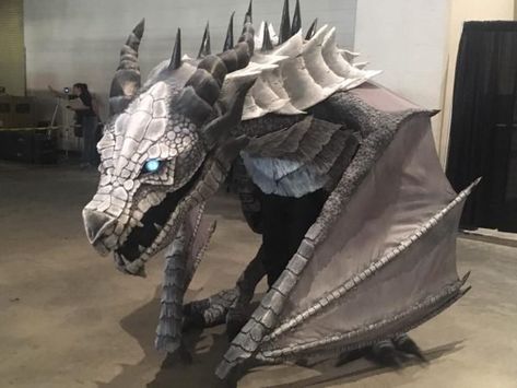 Frost Dragon, Making Cosplay, Realistic Costumes, Skyrim Dragon, Puppet Costume, Realistic Dragon, Make A Dragon, Dragon Halloween, Dragon Costume